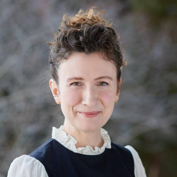 Carrie Menold Headshot